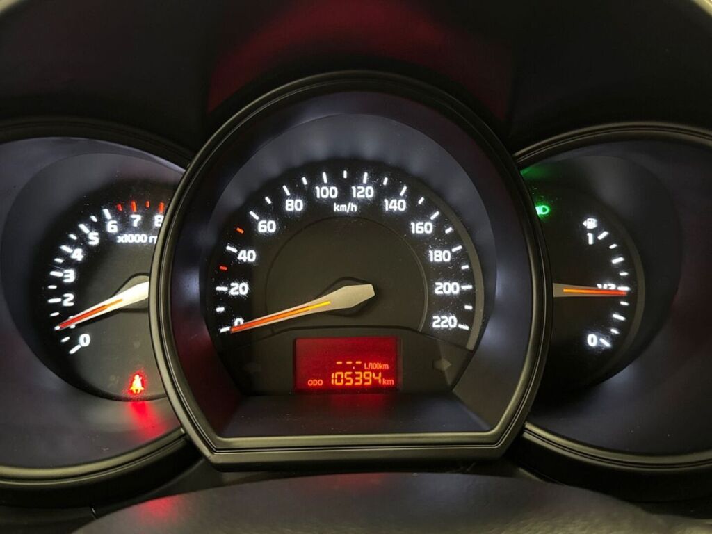 Kia Rio 2012 Ruskea (beige)