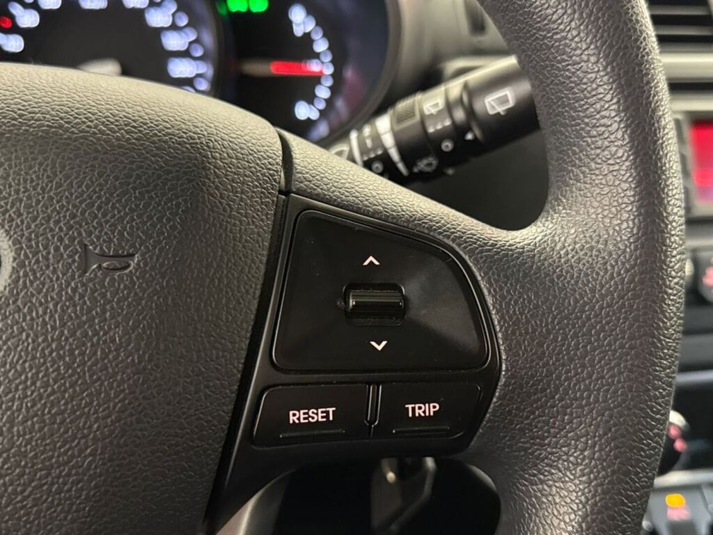 Kia Rio 2012 Ruskea (beige)