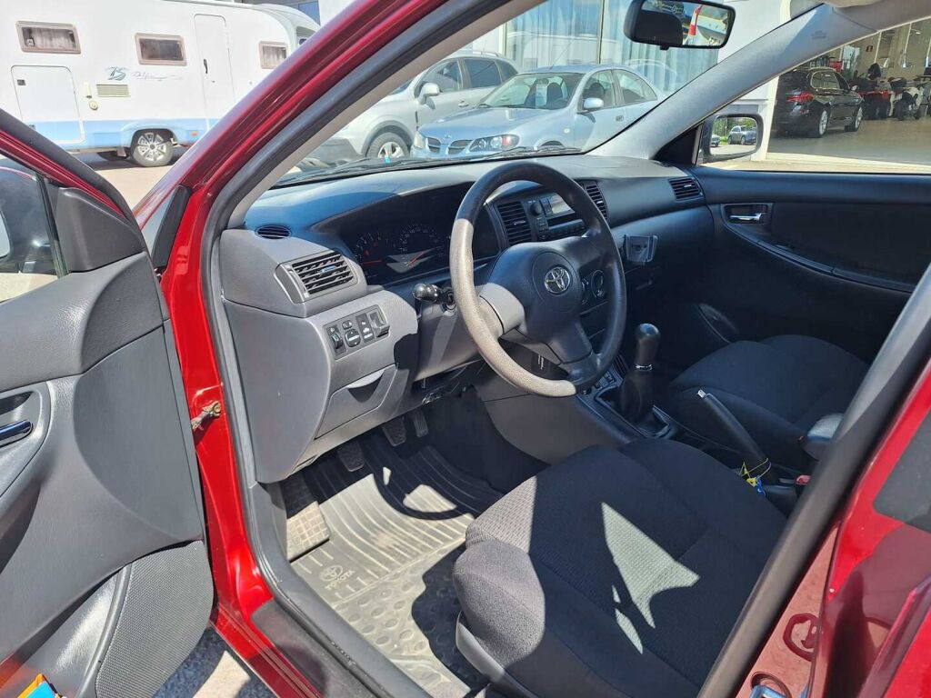 Toyota Corolla 2004 Punainen