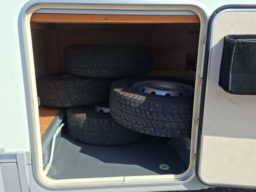 Adria Coral Plus 650 SP 2007 Valkoinen