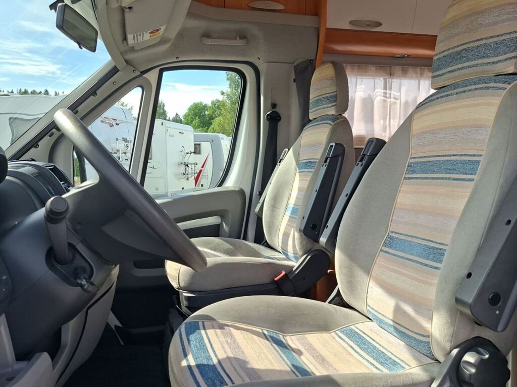 Adria Coral Plus 650 SP 2007 Valkoinen