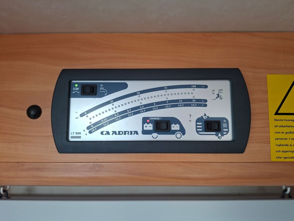 Adria Coral Plus 650 SP 2007 Valkoinen
