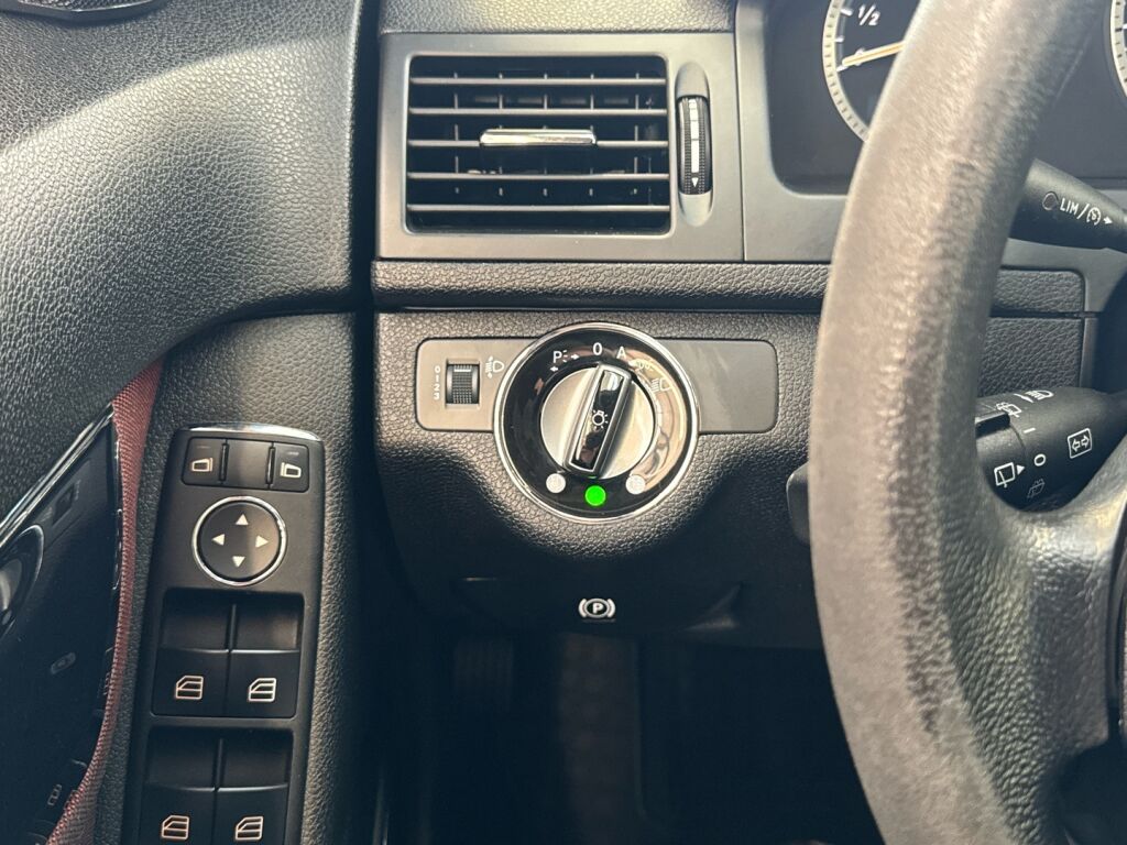 Mercedes-Benz C 2008 Musta