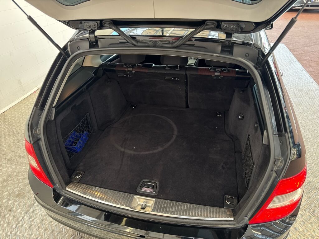 Mercedes-Benz C 2008 Musta