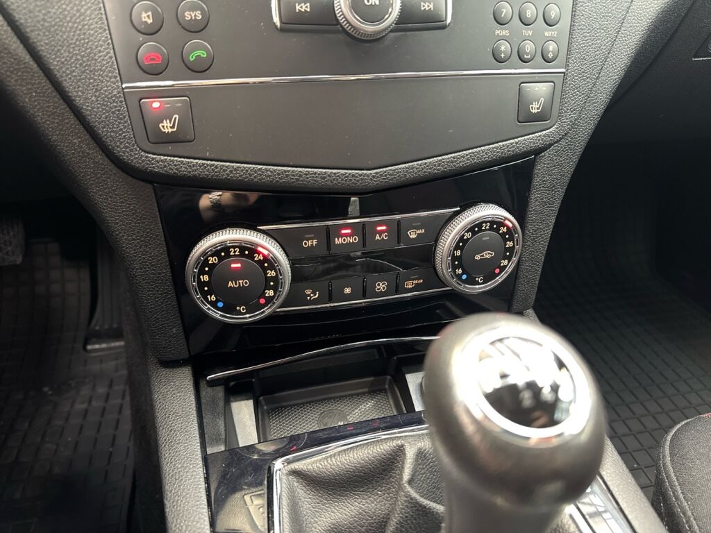 Mercedes-Benz C 2008 Musta