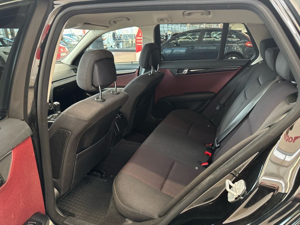 Mercedes-Benz C 2008 Musta