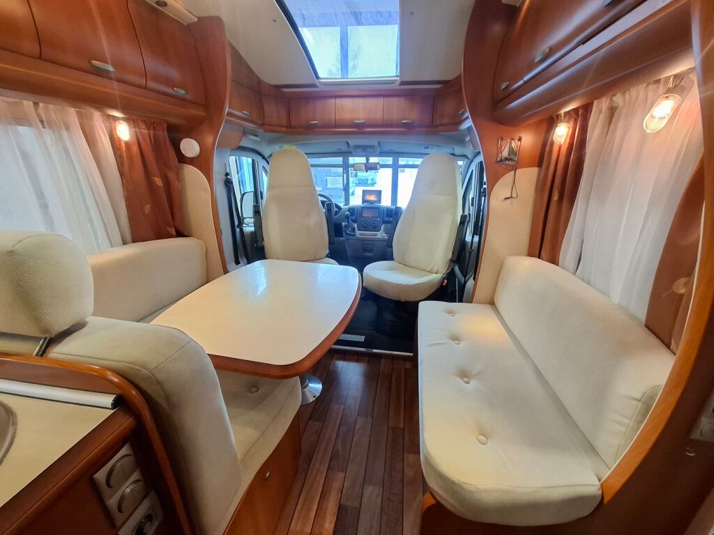 Hobby TOSCANA D 650 FLC 2008 Valkoinen