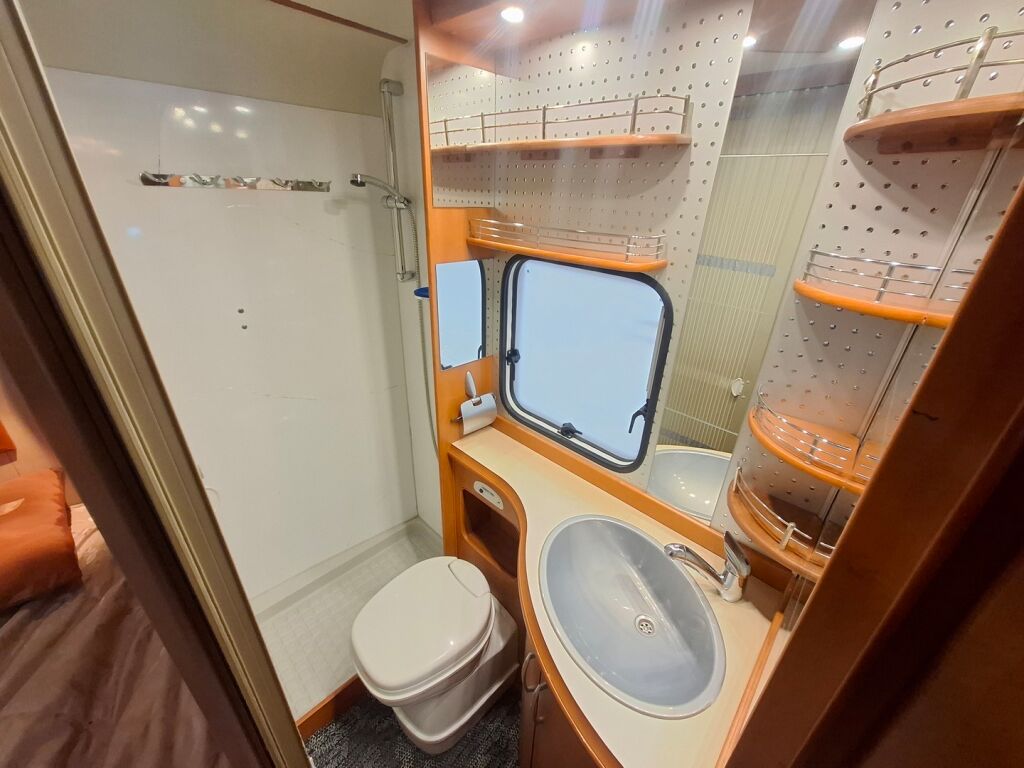 Hobby TOSCANA D 650 FLC 2008 Valkoinen