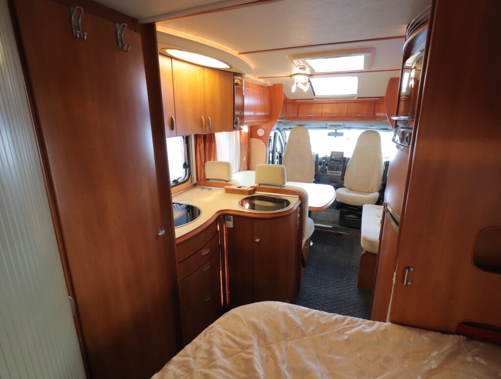 Hobby TOSCANA D 650 FLC 2008 Valkoinen