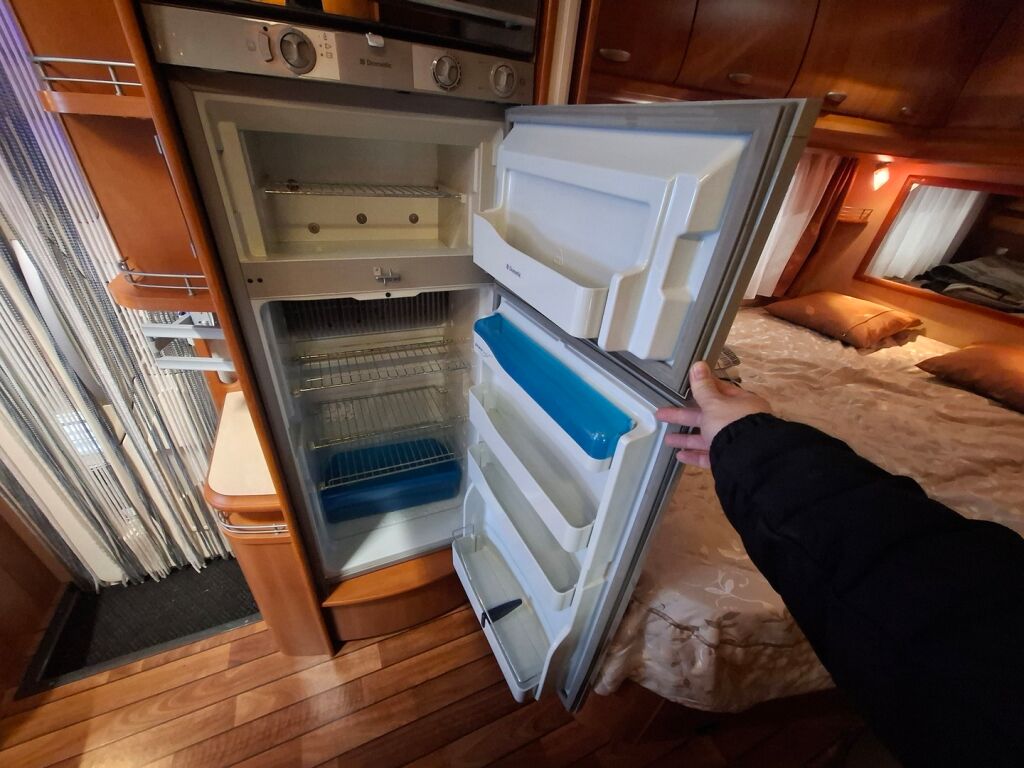 Hobby TOSCANA D 650 FLC 2008 Valkoinen