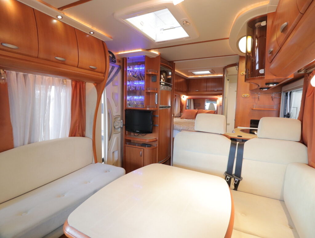 Hobby TOSCANA D 650 FLC 2008 Valkoinen