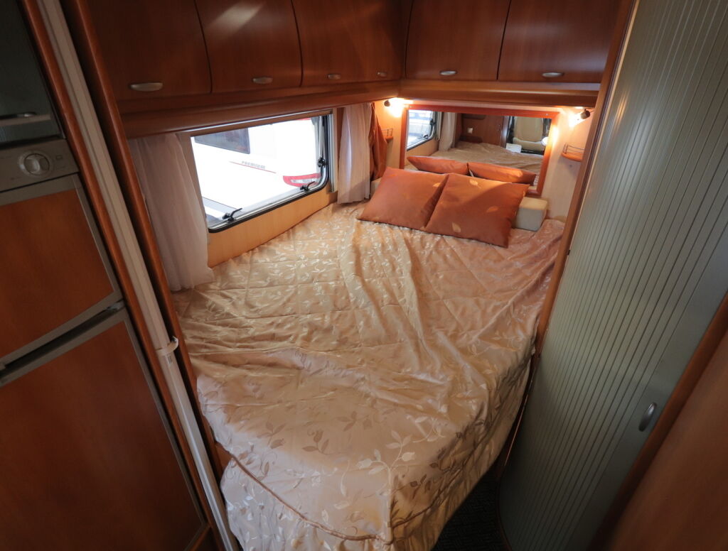 Hobby TOSCANA D 650 FLC 2008 Valkoinen