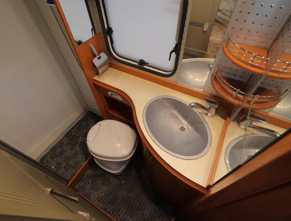 Hobby TOSCANA D 650 FLC 2008 Valkoinen