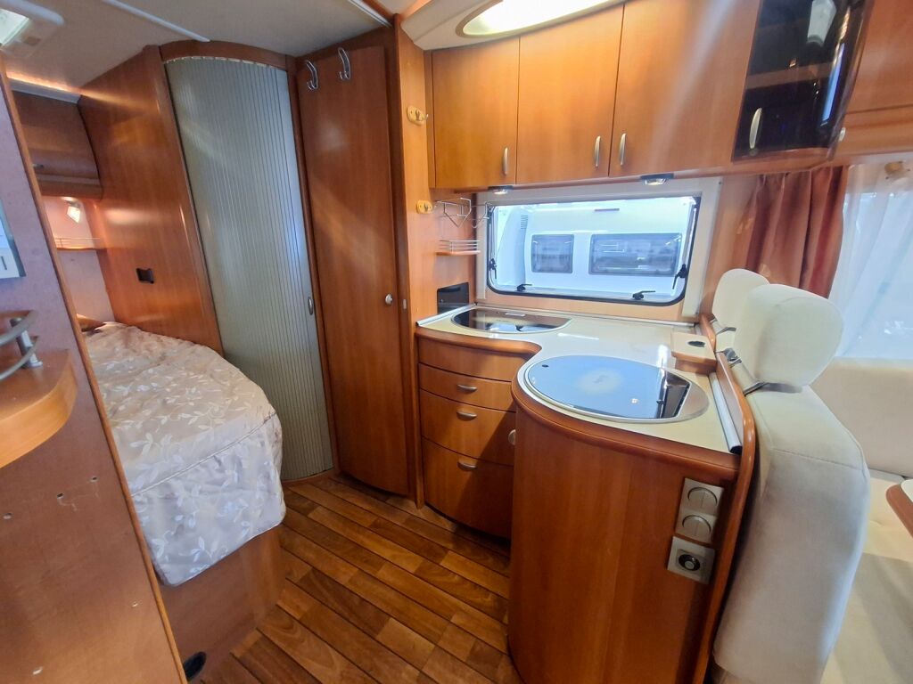 Hobby TOSCANA D 650 FLC 2008 Valkoinen