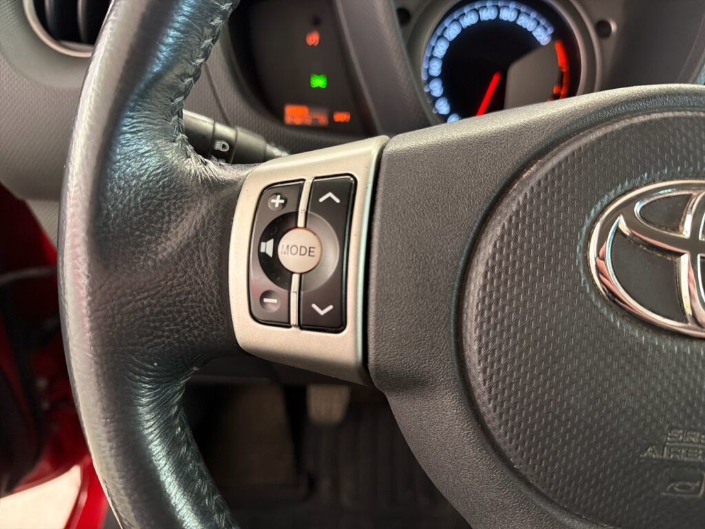 Toyota Urban Cruiser 2010 Punainen