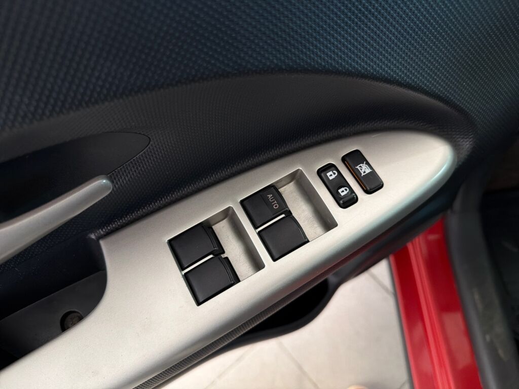 Toyota Urban Cruiser 2010 Punainen