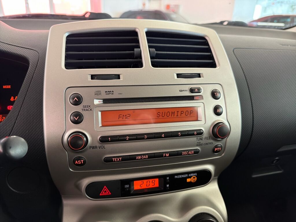 Toyota Urban Cruiser 2010 Punainen