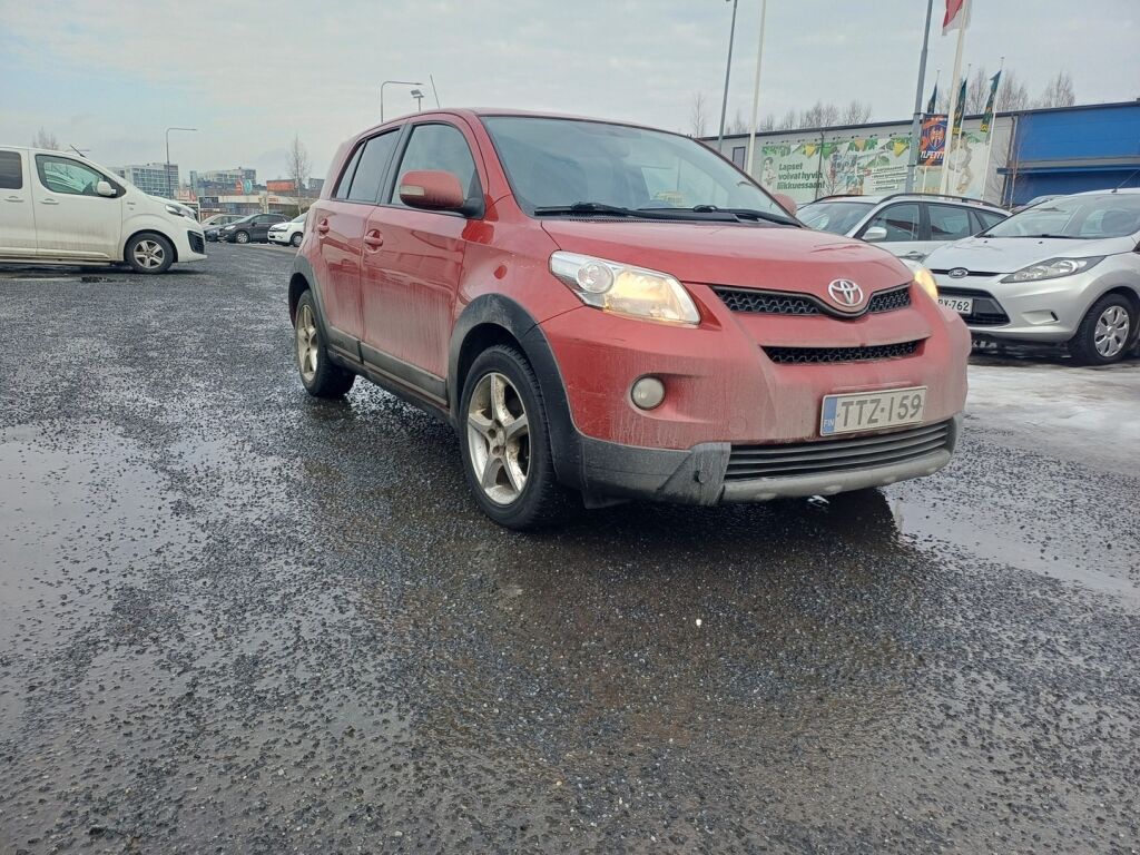 Toyota Urban Cruiser 2010 Punainen