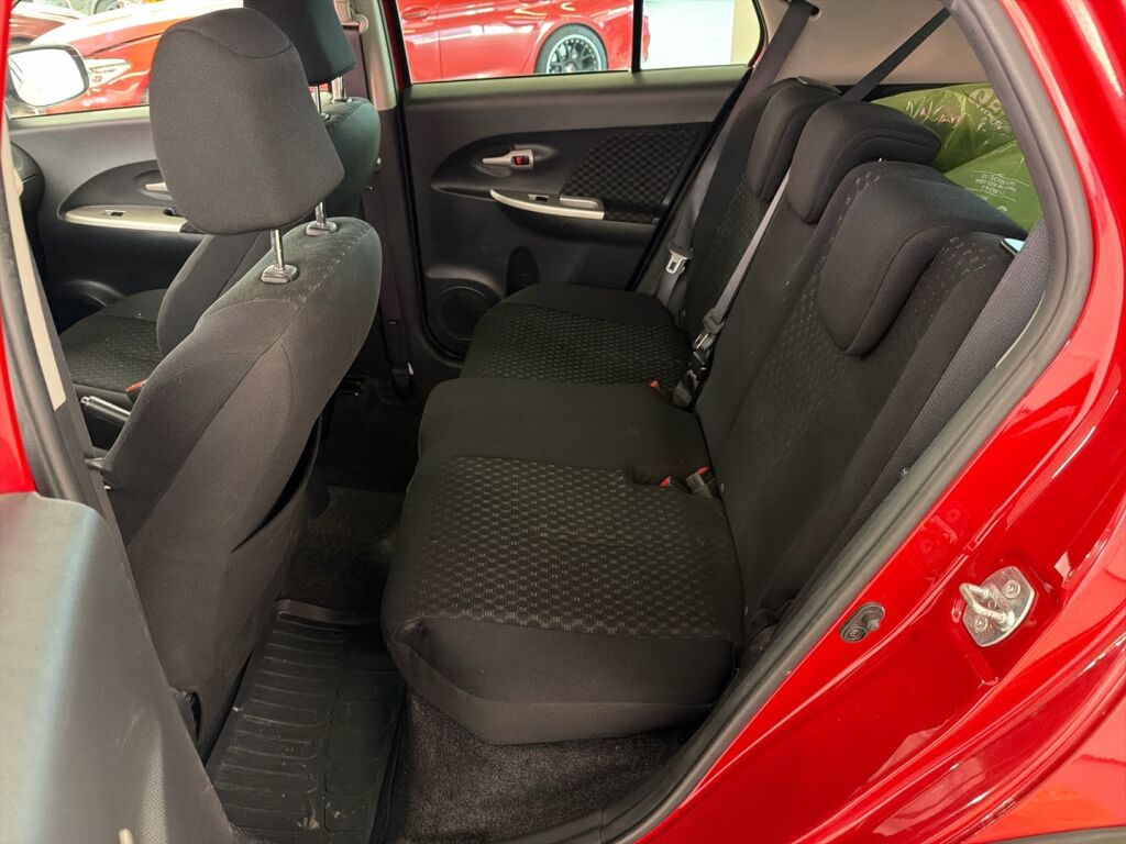 Toyota Urban Cruiser 2010 Punainen