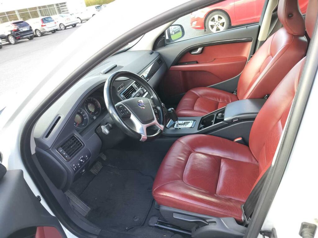 Volvo V70 2010 Valkoinen