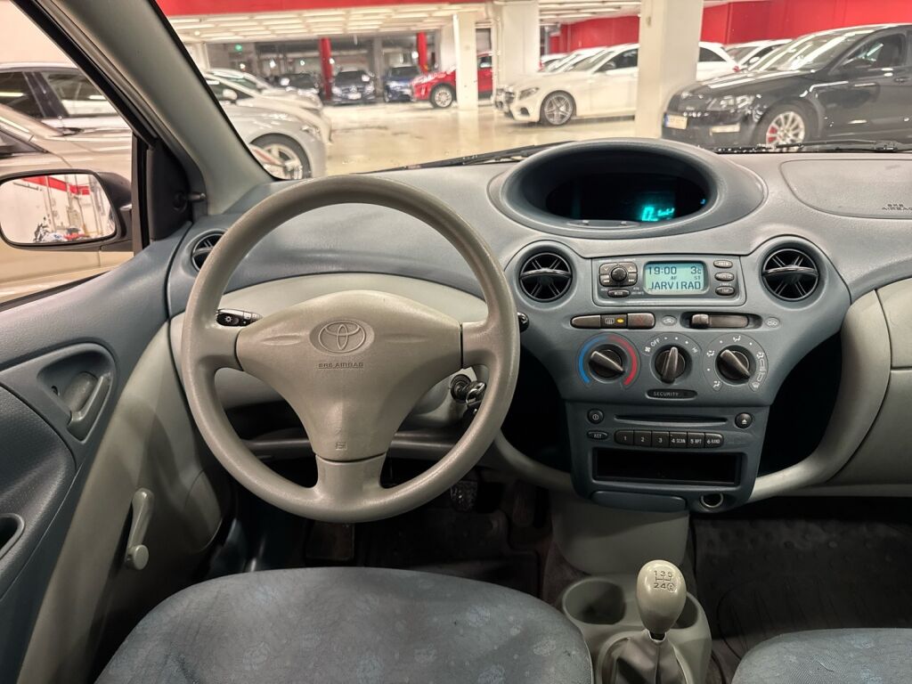 Toyota Yaris 2003 Hopea