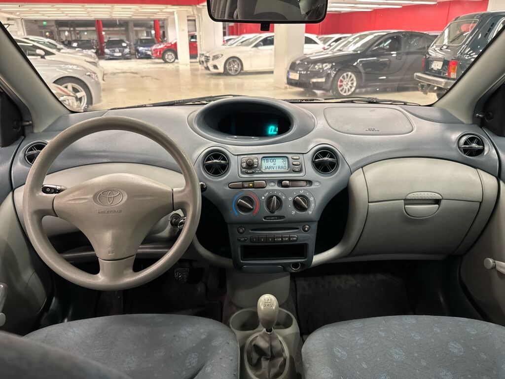 Toyota Yaris 2003 Hopea
