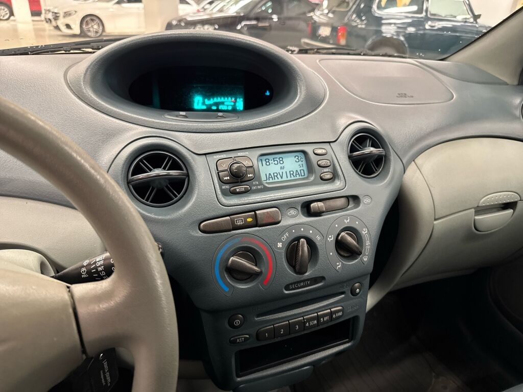 Toyota Yaris 2003 Hopea