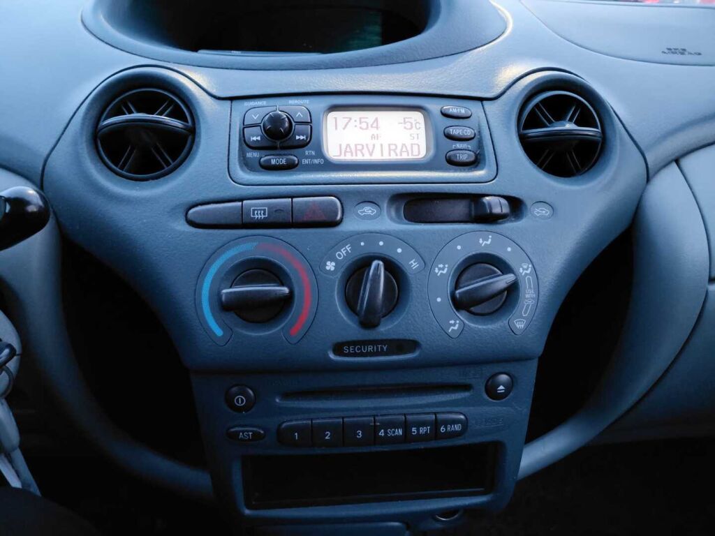 Toyota Yaris 2003 Hopea