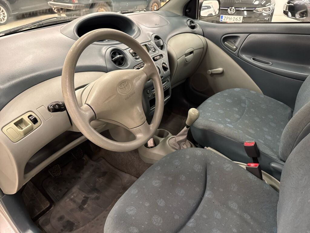 Toyota Yaris 2003 Hopea