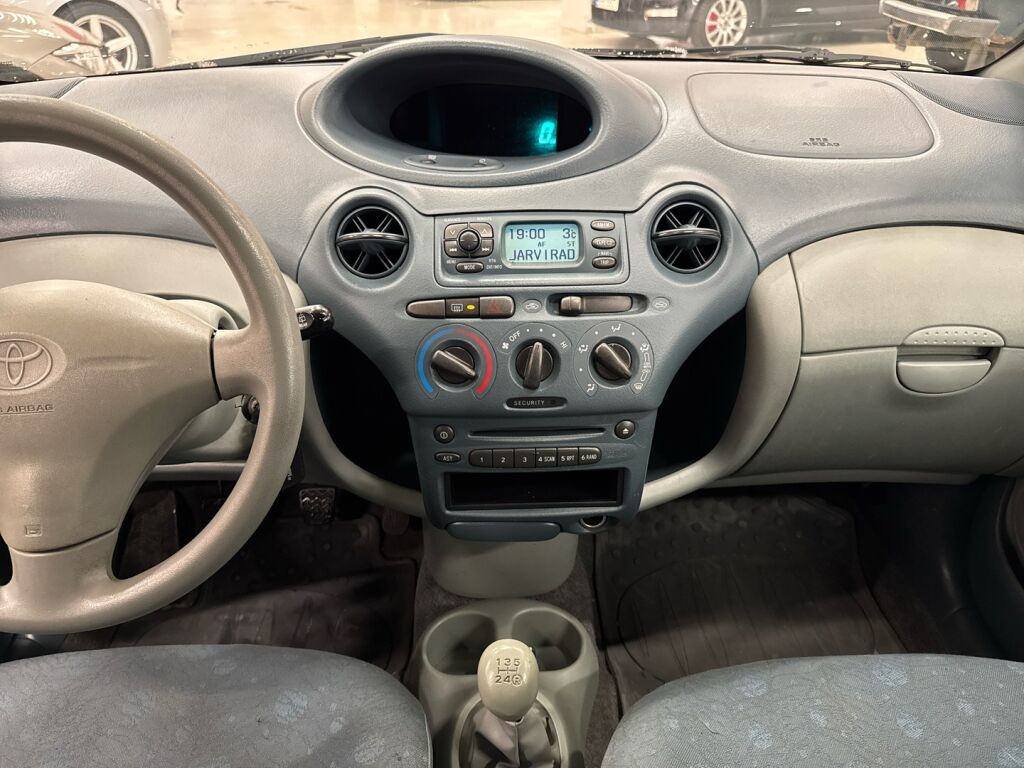 Toyota Yaris 2003 Hopea