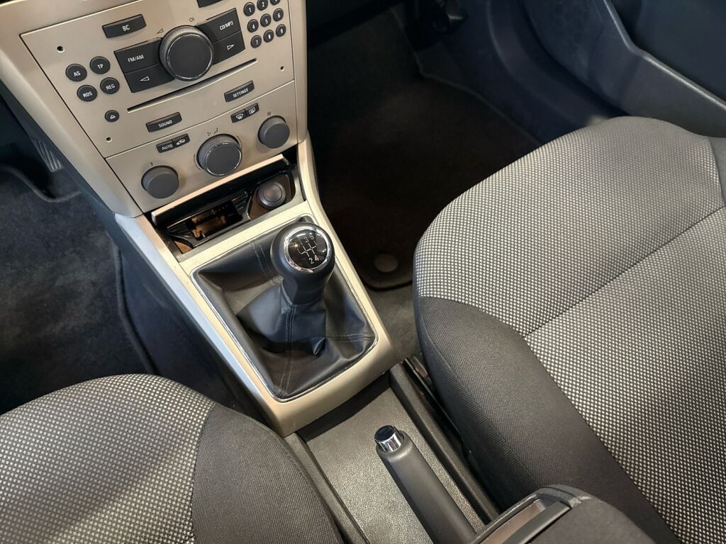 Opel Astra 2009 Punainen