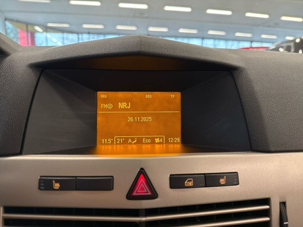 Opel Astra 2009 Punainen