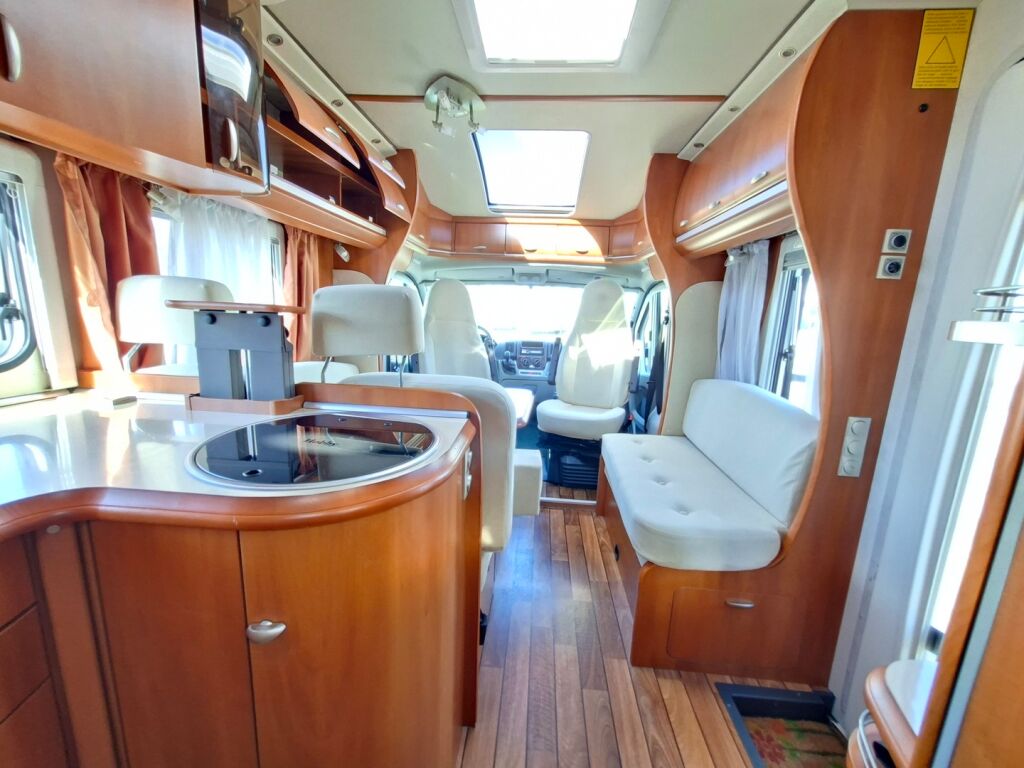 Hobby Toscana D 650 FLC 2009 Valkoinen