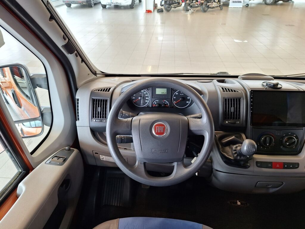 Pössl 2 WIN 600 2009 Oranssi