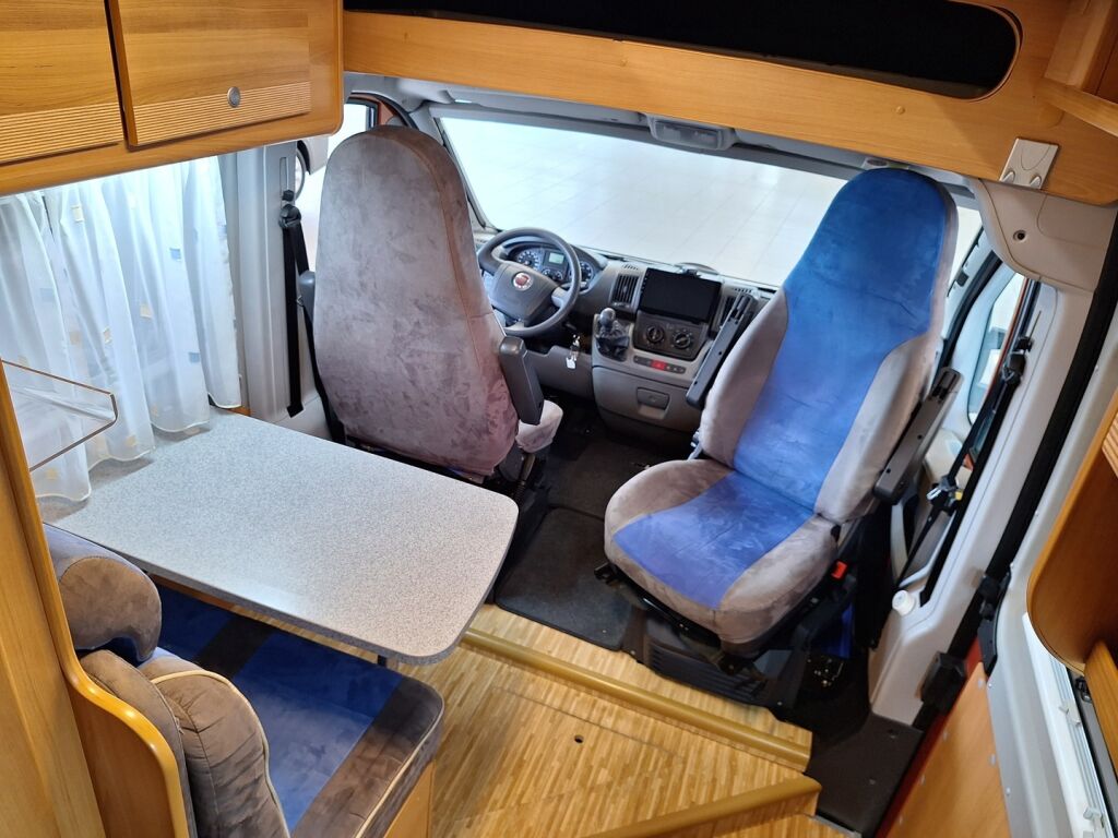 Pössl 2 WIN 600 2009 Oranssi