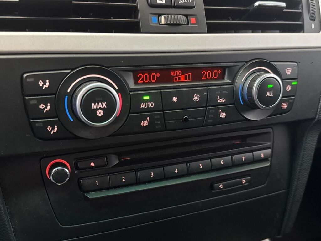 BMW 318 2012 Punainen