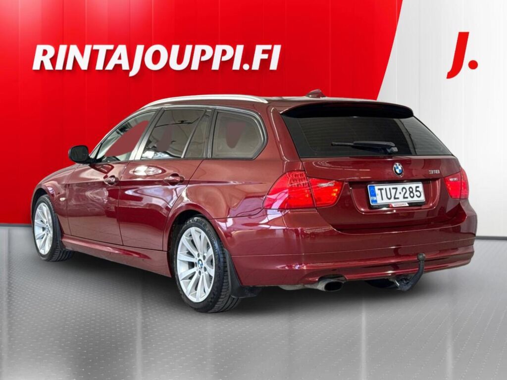 BMW 318 2012 Punainen