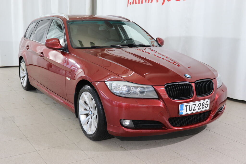 BMW 318 2012 Punainen
