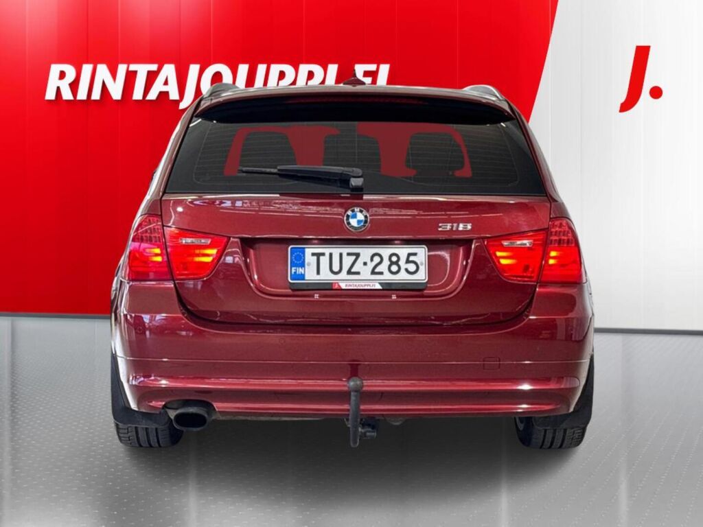 BMW 318 2012 Punainen