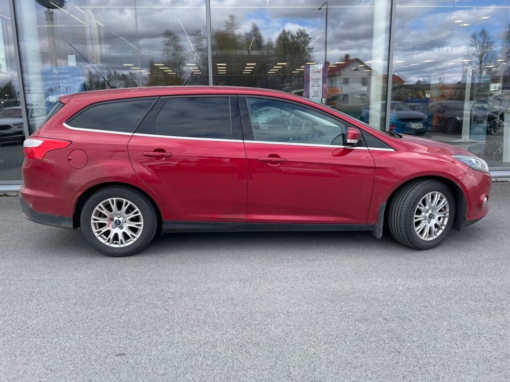 Ford Focus 2011 Punainen