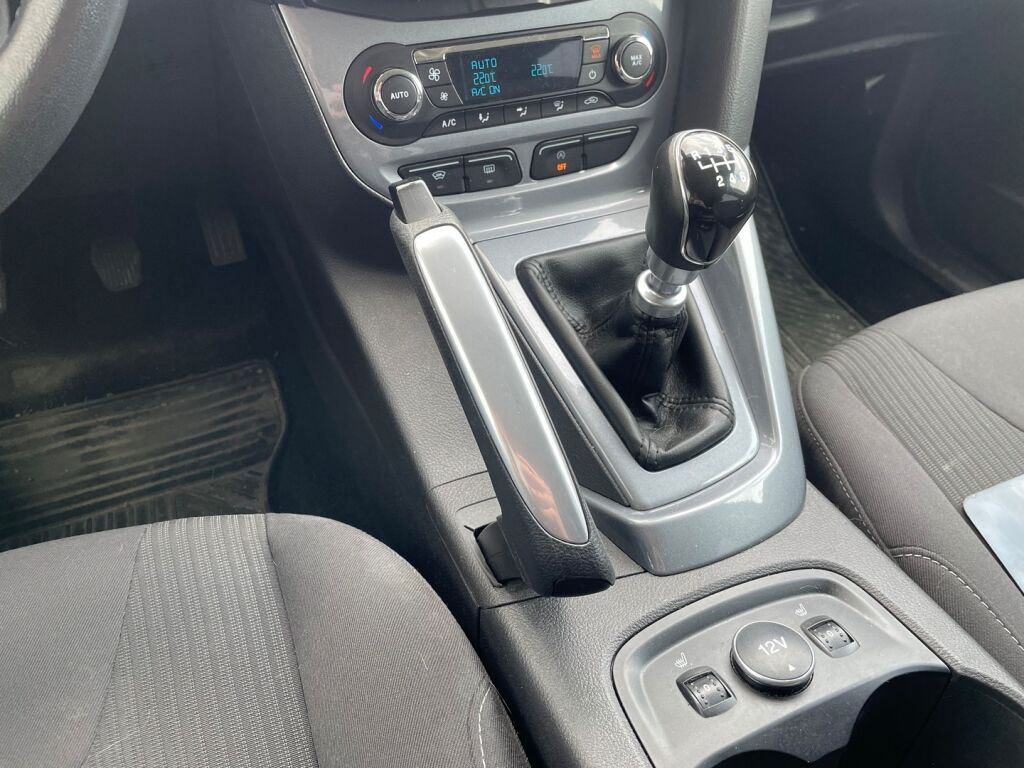 Ford Focus 2011 Punainen