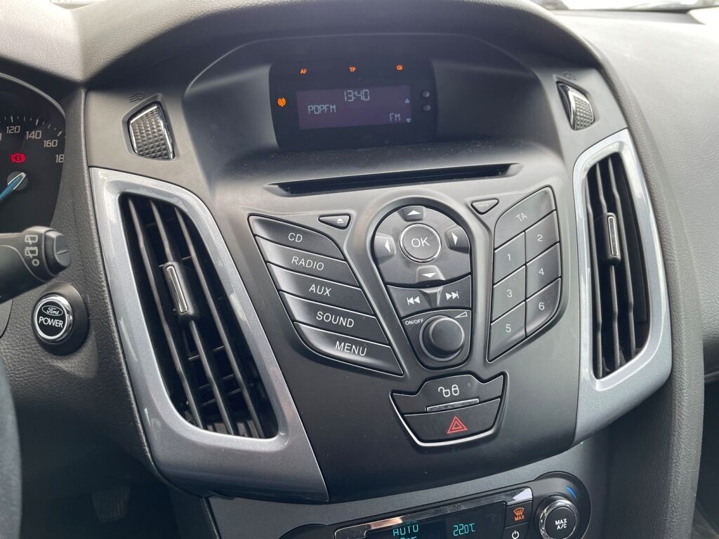 Ford Focus 2011 Punainen