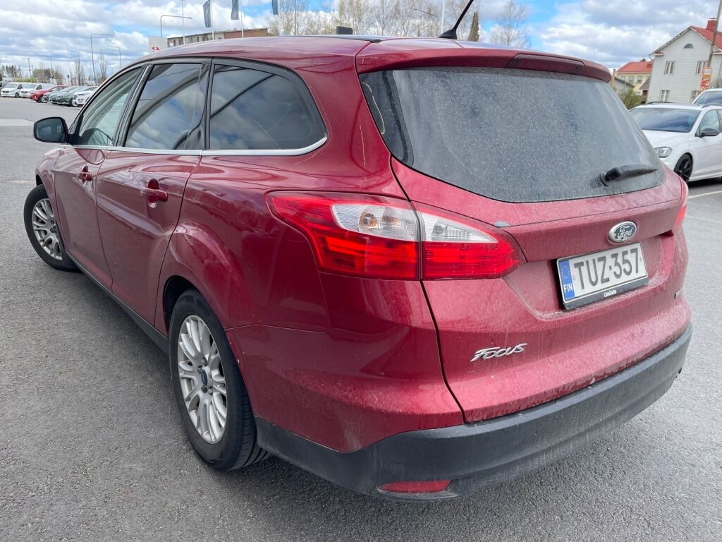Ford Focus 2011 Punainen