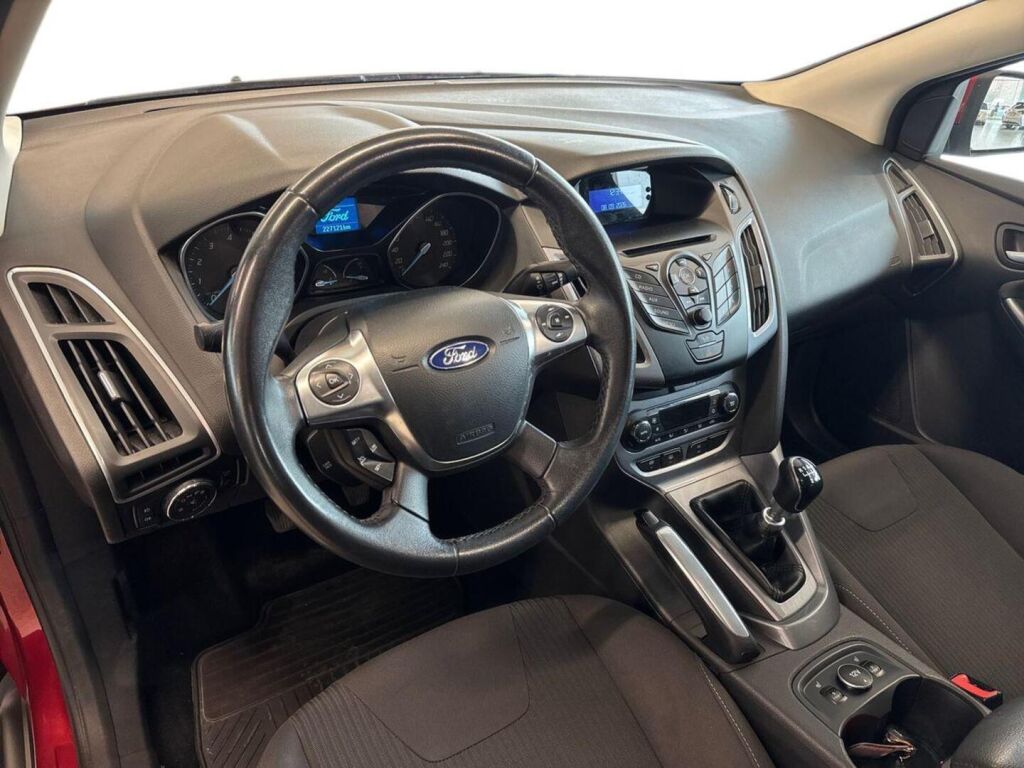 Ford Focus 2011 Punainen