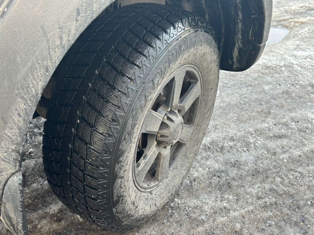 Mitsubishi L200 2011 Harmaa