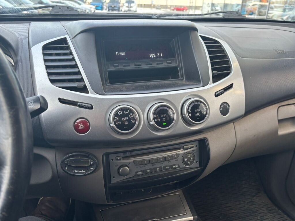 Mitsubishi L200 2011 Harmaa