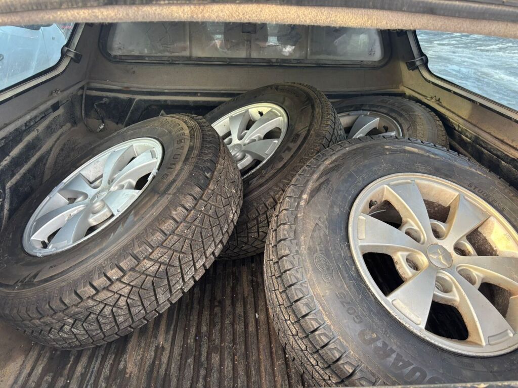 Mitsubishi L200 2011 Harmaa