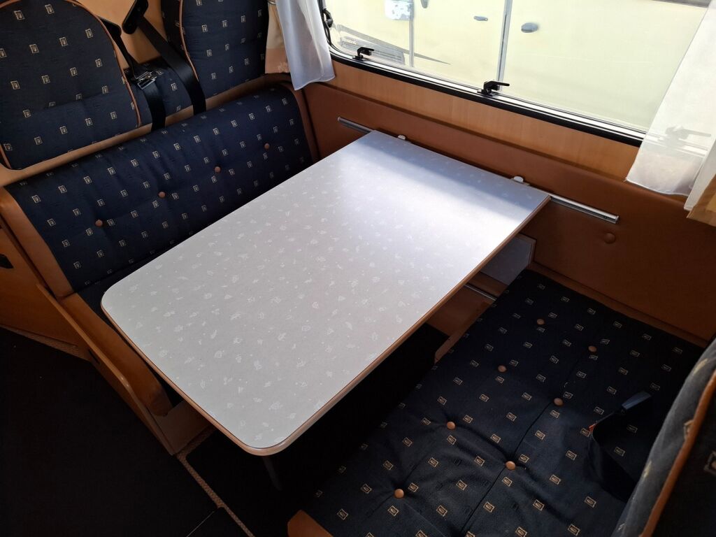 Dethleffs ADVANTAGE T5841 2004 Valkoinen