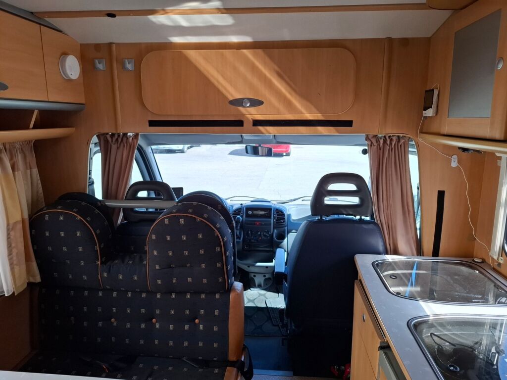 Dethleffs ADVANTAGE T5841 2004 Valkoinen