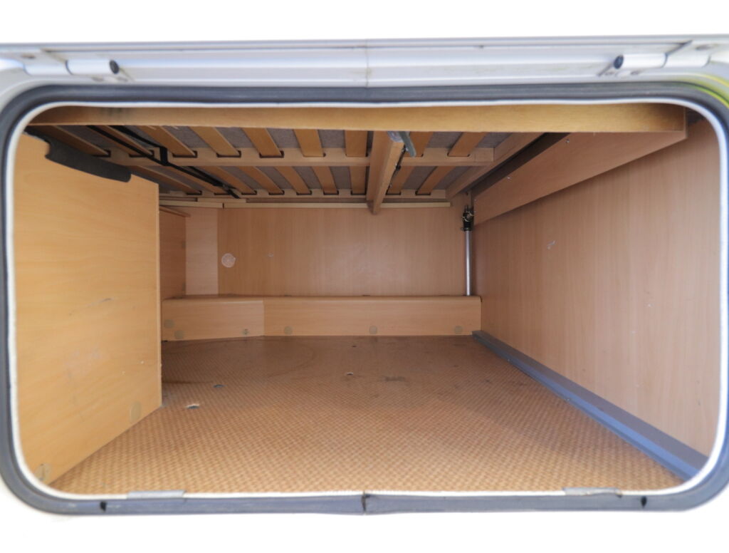 Dethleffs ADVANTAGE T5841 ALDE 2004 Valkoinen
